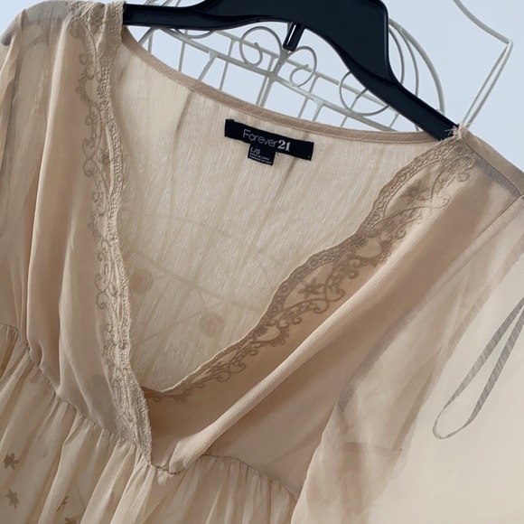 FOREVER 21 Embroidered Flutter Sleeve Top - Size Large - Picture 5 of 10